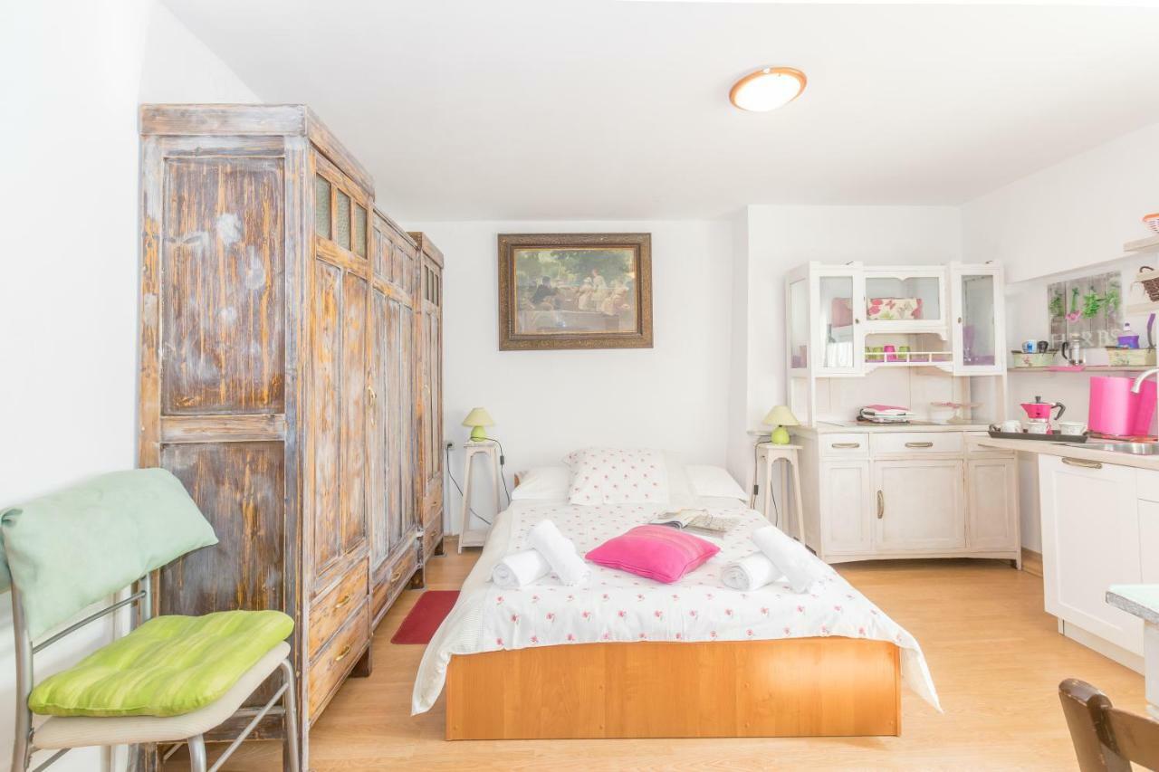Beautiful Rustical Apt Ana In The Heart Of Rovinj Eksteriør billede