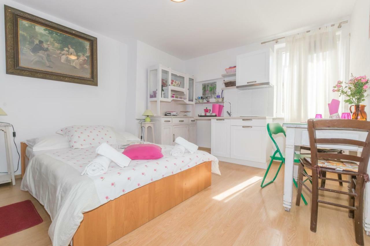 Beautiful Rustical Apt Ana In The Heart Of Rovinj Eksteriør billede