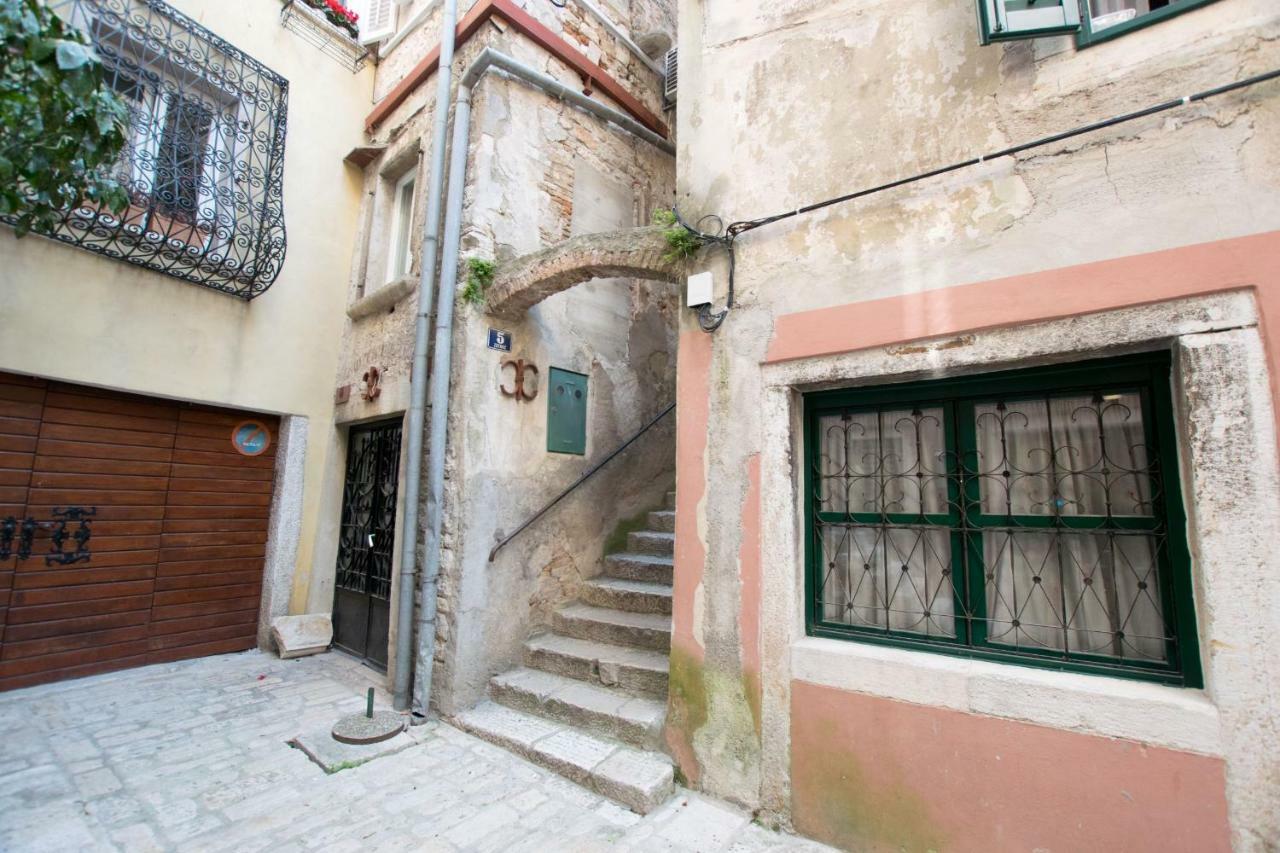 Beautiful Rustical Apt Ana In The Heart Of Rovinj Eksteriør billede